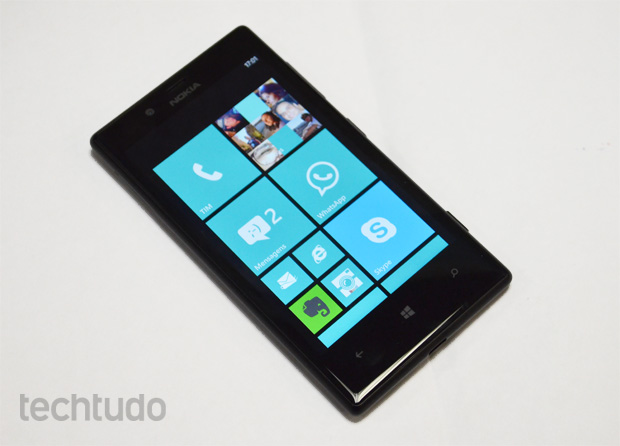 Lumia 720, o smartphone intermediário com Windows Phone 8 da Nokia (Foto: Isadora Díaz/TechTudo)