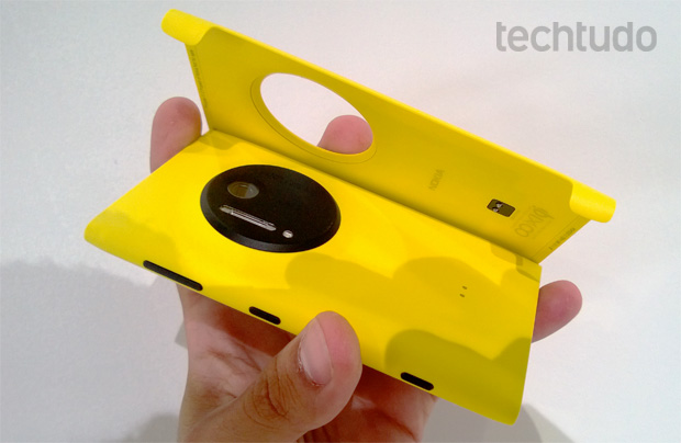 Case para carregamento sem fio do Lumia 1020 (Foto: Allan Melo/TechTudo)