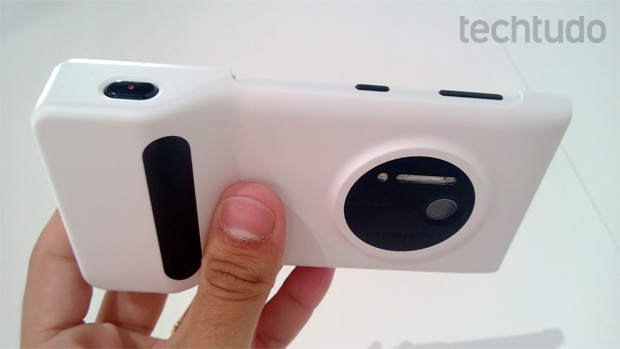 Camera Grip, o acessória que deixa o Lumia 1020 com cara de câmera compacta (Foto: Allan Melo/TechTudo)