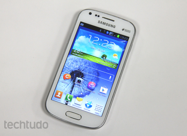 Galaxy S Duos é um dual-chip da Samsung com Android 4.0.4 (Foto: Elson de Souza/TechTudo)