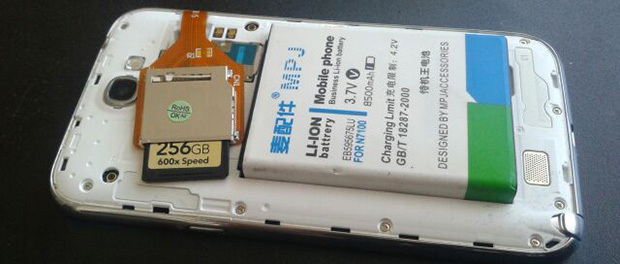 Note II 'tunado' tem bateria e capacidade de armazenamento enormes (Foto: Reprodução/HackADay)