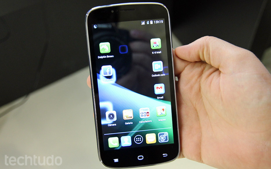 Philco prototype smartphone with 5.4 inch screen and Dual-Sim-3 (Photo: TechTudo / Rodrigo Bastos)