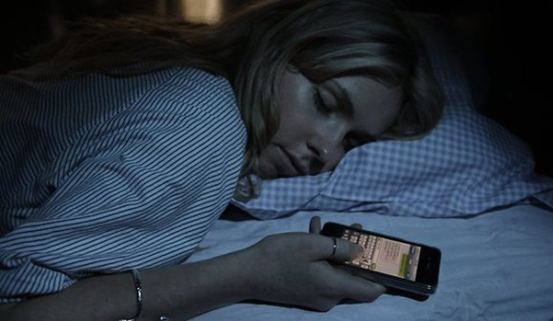 Pesquisa diz que jovens mandam mensagens dormindo (Foto: Reprodução)