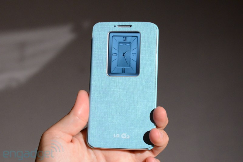 LG G2 also features an open hood, similar to the Galaxy S4 (Photo: Playback / Engadget)