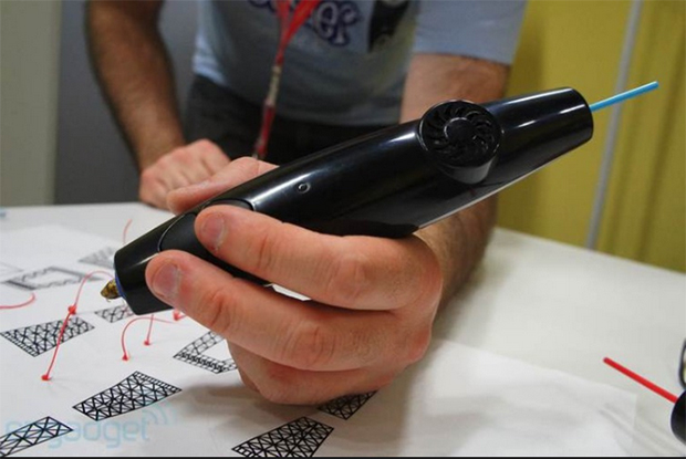 3Doodler é uma caneta 3D que escreve no ar (Foto: Reprodução/Engadget) (Foto: 3Doodler é uma caneta 3D que escreve no ar (Foto: Reprodução/Engadget))