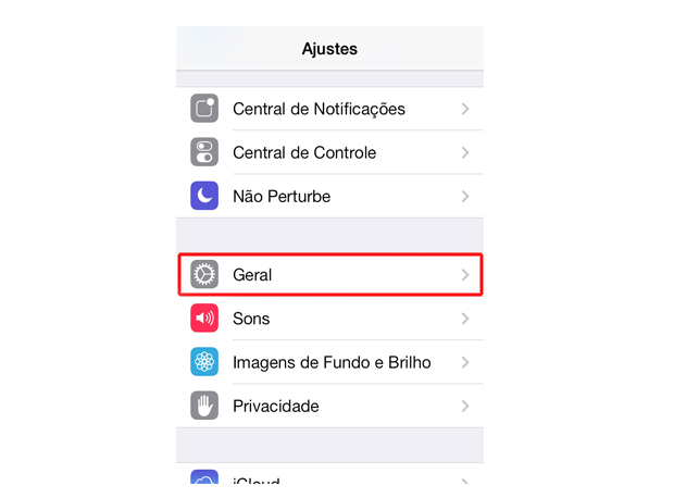 Acessando a opção "Geral" dos ajustes do iOS 7 (Foto: Reprodução/Marvin Costa)