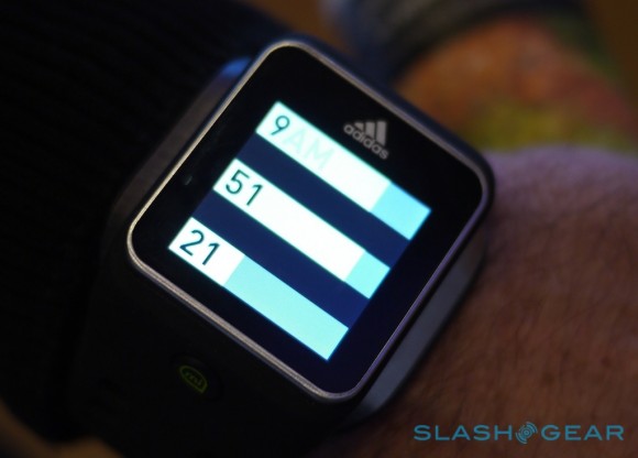Adidas lança relógio inteligente com GPS e rastreamento de batimento cardíaco. (Foto: Reprodução / Slash Gear)