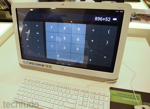 Calculadora ocupa totalmente a tela de 21,5 polegadas do HP Slate 21 com Android (Foto: Pedro Cardoso/TechTudo)