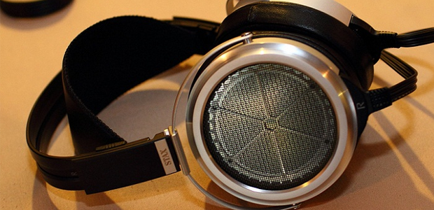 O Stax SR-009 é um fone de ouvido feito por audiófilos. Mais alto que a fidelidade de som, só o preço: cerca de R$ 12.000 (Foto: Divulgação) 