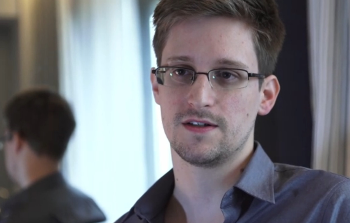 Edward Snowden publicou informações confidenciais de sistemas de vigilância virtual dos Estados Unidos 