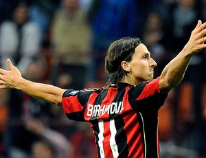 Ibrahimovic comemora gol do Milan contra o Genoa