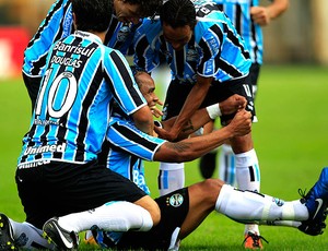 Carlos Alberto comemora gol do Grêmio  (Foto: Reuters)