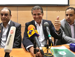 Carlos Queiroz é apresentado como técnico do Irã (Foto: AP)