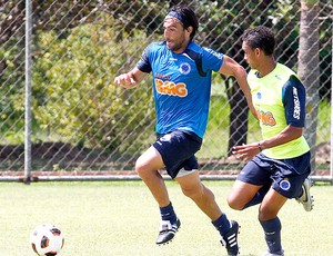 Farias no treino do Cruzeiro (Foto: Washington Alves / VIPCOMM)