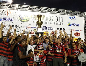 jogadores atlético-go troféu campeão goiano (Foto: Carlos Costa / Agência Futra Press)