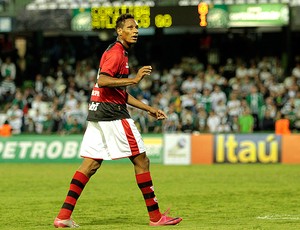 Marcão atlético-go gol coritiba (Foto: Roberto Dziura JR / Gazeta Press)