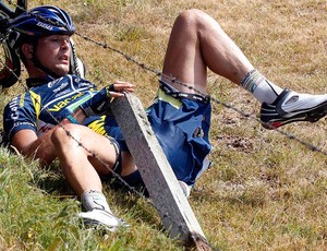ciclista Johnny Hoogerland arame farpado (Foto: Agência Reuters)