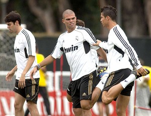 Cristiano Ronaldo, Pepe e Kaká no treino do Real Madrid (Foto: EFE)
