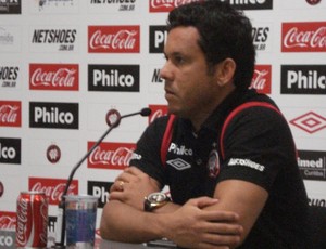 Marcinho durante entrevista na Arena (Foto: Fernando Freire/Globoesporte.com)