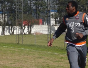 Manoel, no treino do Atlético-PR (Foto: Divulgação/Atlético-PR)