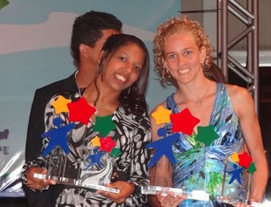 Jenifer Martins ao lado de Yane Marques, as duas grandes vencedoras do prêmio Atitude Campeã (Foto: Terni Castro, GLOBOESPORTE.COM)