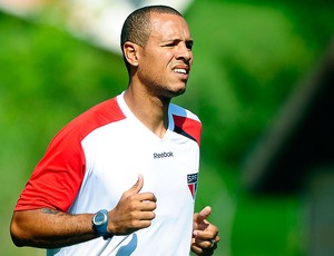 Luis Fabiano no treino do São Paulo (Foto: Marcos Ribolli / GLOBOESPORTE.COM)