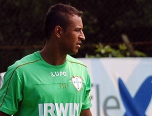 O atacante Rodriguinho já treina com seus novos colegas na Portuguesa (Foto: divulgação / Portuguesa)