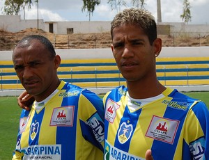 Cristovão e Misael, esperança de gols do Araripina (Foto: Tiago Medeiros, GLOBOESPORTE.COM)