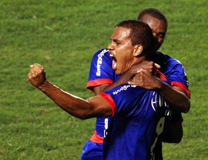 Artur comemora gol do São Caetano (Foto: Divulgação)