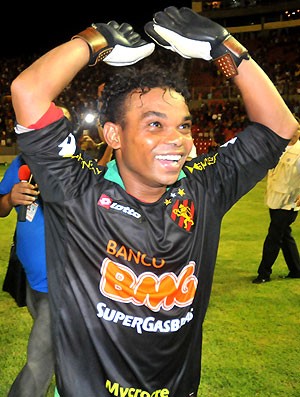 Carlinhos Bala como goleiro na partida do Sport (Foto: Gazeta Press)