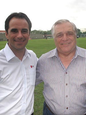 Rodrigo Caetano e Severino Otávio, vice de futebol do Sport (Foto: Rafael Cavalieri/Globoesporte.com)