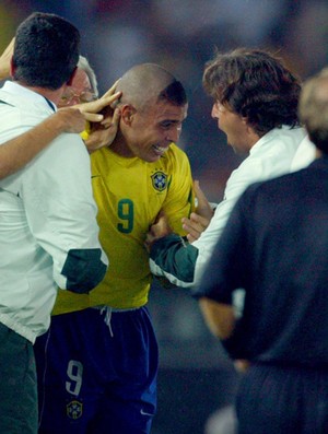 ronaldo final copa 2002 rodrigo paiva (Foto: AFP)