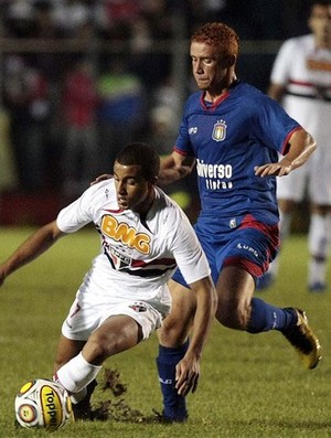 Volante Souza deve chegar ao Recife na semana que vem para assinar contrato com o Náutico (Foto: GLOBOESPORTE.COM)