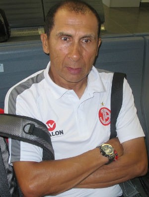 Técnico Diego Umaña, do Juan Aurich do Peru (Foto: Marcelo Hazan / globoesporte.com)