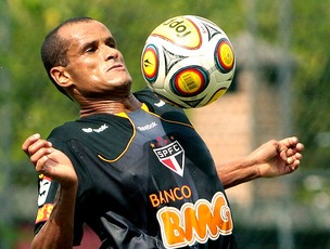 Rivaldo no treino do São Paulo (Foto: Rodrigo Coca / Ag. Estado)