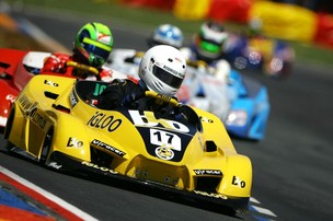 A equipe dos jornalistas terminou as 500 Milhas de kart 2011 à frente de Felipe Massa (Foto: Bruno Terena/ Divulgação)