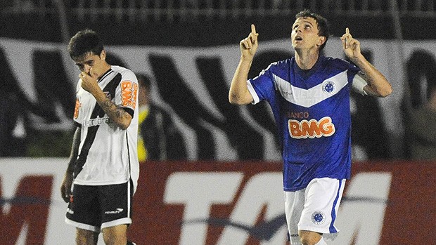 Montillo gol Cruzeiro (Foto: Alexandre Loureiro / VIPCOMM)