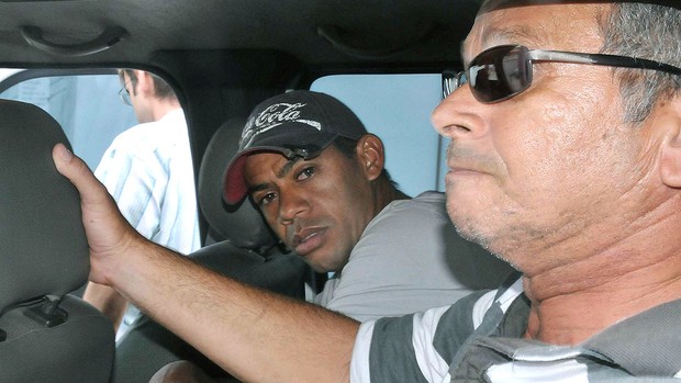 Marcelinho Paraíba sendo transferido para Penitenciária (Foto: Chico Martins / Futura Press / Ag. Estado)