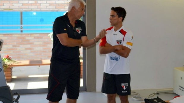 Emerson Leão conversa com Jadson, no São Paulo (Foto: Divulgação / São Paulo FC)