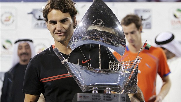 Roger Federer tênis Dubai final troféu (Foto: EFE)