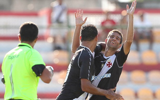 Thiago Feltri comemora gol do VAsco sobre o Bangu (Foto: Marcelo Sadio/Vasco.com.br)