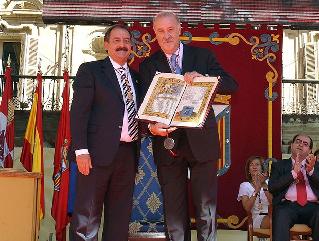 Vicente del Bosque recebe prêmio na cidade natal