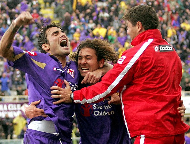 Alessio Cerci e Adrian Mutu comemoram gol do Fiorentina