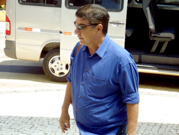 Joel Santana técnico do Botafogo chega a Fortaleza