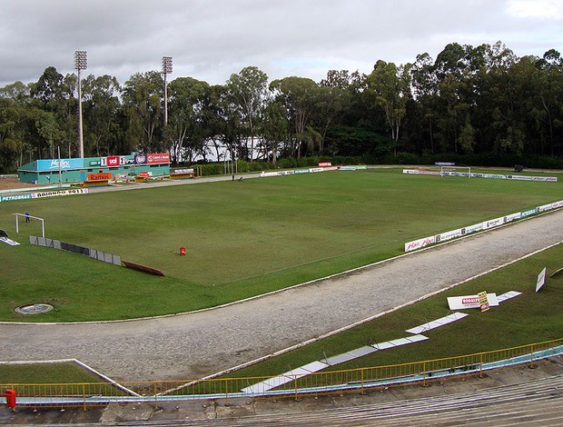 campo do estádio lomanto jr para brasil afora do serrano (Foto: Ian Kelmer / TV Sudoeste)