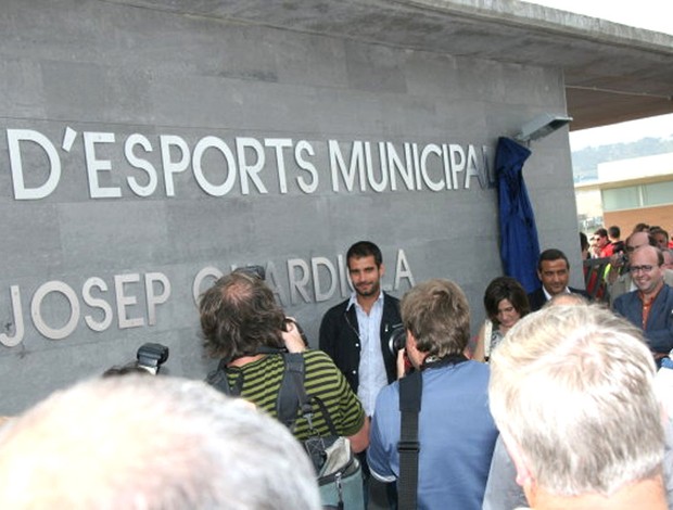 inauguração do campo em homenagem a Pep Guardiola (Foto: Divulgação)