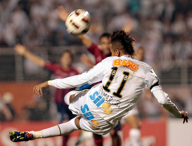 Neymar Santos x Cerro Porteño (Foto: Miguel Schincariol / Globoesporte.com)