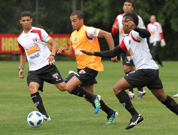 Lucas será a novidade contra o Atlético-GO (Foto: João Neto / VIPCOMM)