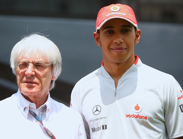 Lewis Hamilton conversa com Bernie Ecclestone (Foto: Getty Images)