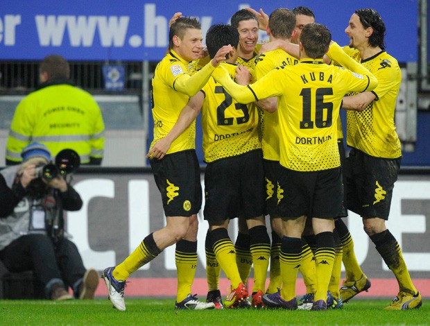 Borussia Dortmund comemora gol sobre o Hamburgo (Foto: Reuters)